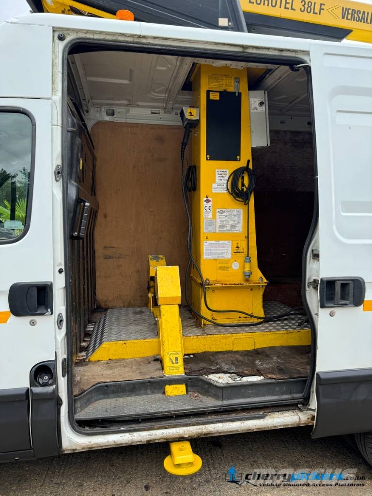 Iveco Daily Versalift ET38 Cherry Picker المنصات الهوائية المثبتة على شاحنة