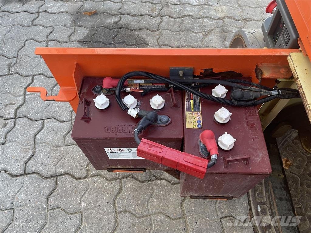 JLG 1230ES Vertikálne stĺpové výťahy