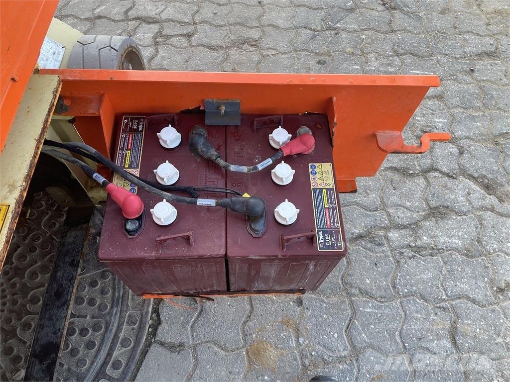 JLG 1230ES Vertikálne stĺpové výťahy