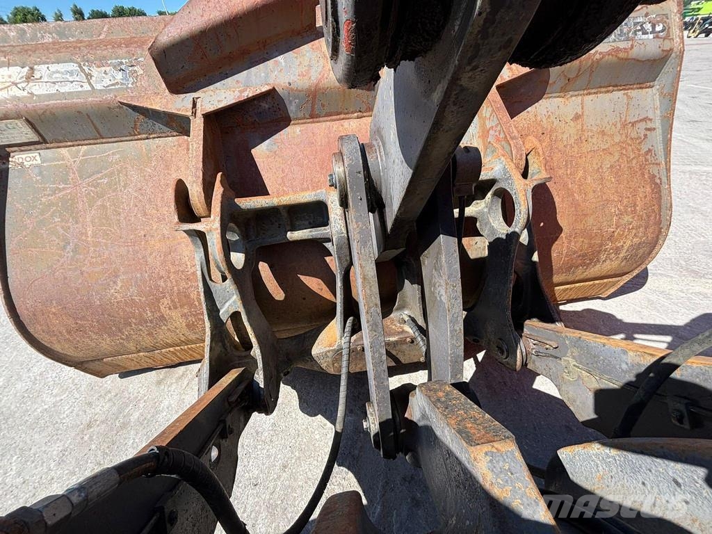 Volvo L 90 E 4x4 CENTRAL LUBRICATION / QUICK COUPLER / A Pyöräkuormaajat