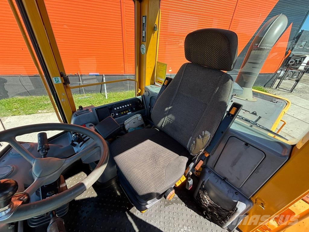 Volvo L 90 E 4x4 CENTRAL LUBRICATION / QUICK COUPLER / A Pyöräkuormaajat