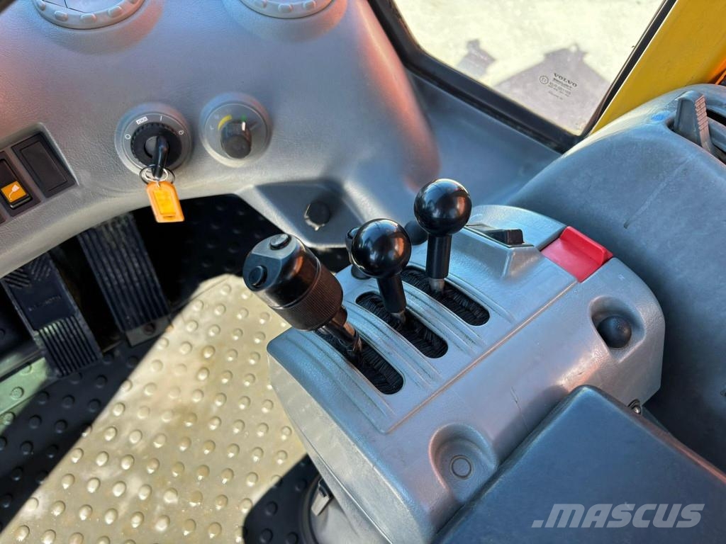 Volvo L 90 E 4x4 CENTRAL LUBRICATION / QUICK COUPLER / A Pyöräkuormaajat
