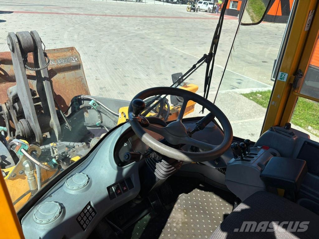 Volvo L 90 E 4x4 CENTRAL LUBRICATION / QUICK COUPLER / A Pyöräkuormaajat