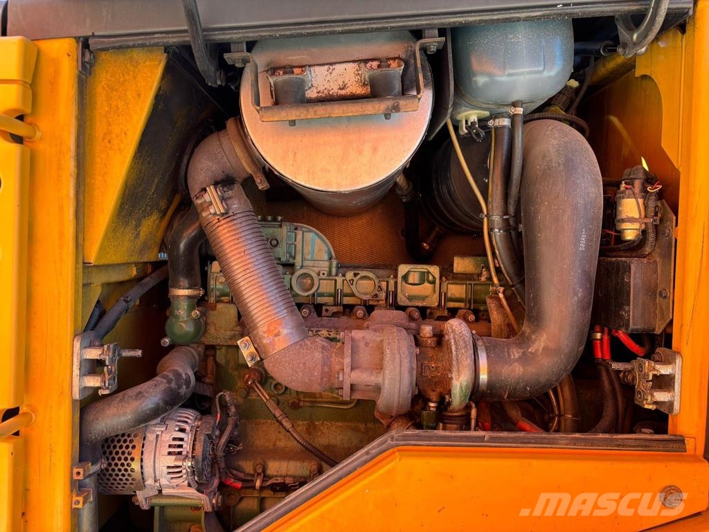 Volvo L 90 E 4x4 CENTRAL LUBRICATION / QUICK COUPLER / A Pyöräkuormaajat