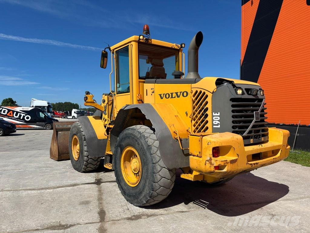 Volvo L 90 E 4x4 CENTRAL LUBRICATION / QUICK COUPLER / A Pyöräkuormaajat