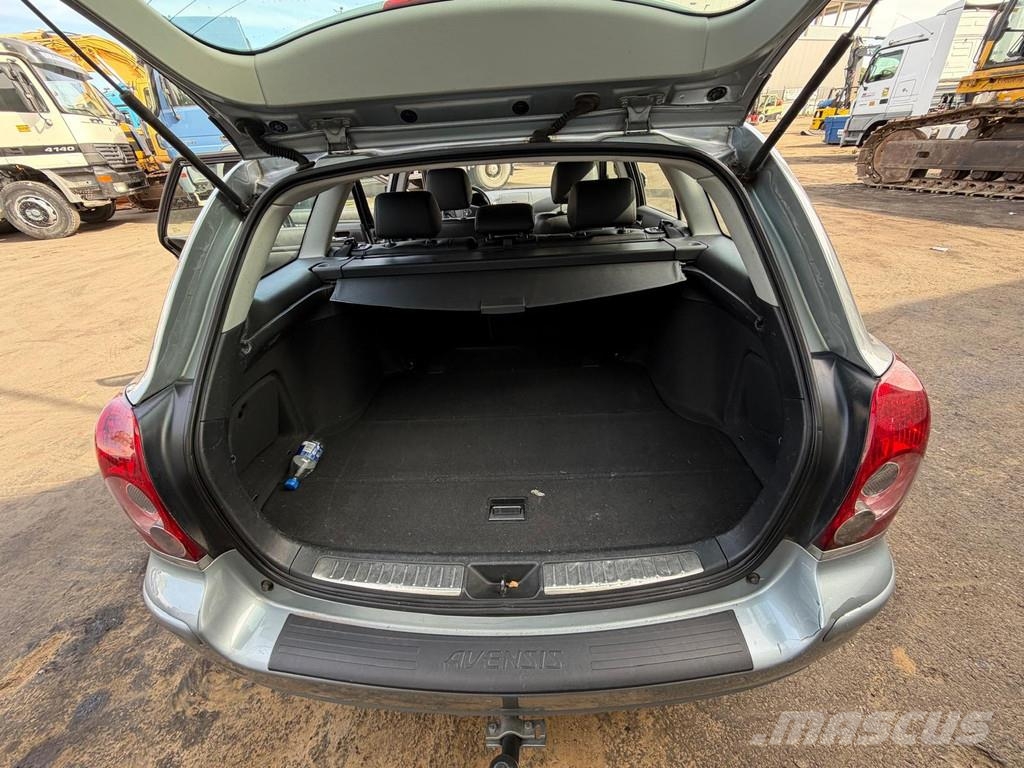 Toyota Avensis Station Wagon - Manual Gearbox - Airco - P Auto's