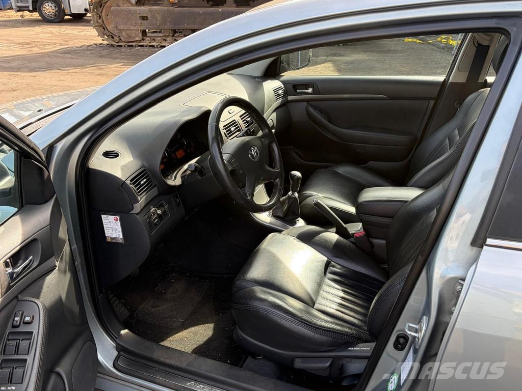 Toyota Avensis Station Wagon - Manual Gearbox - Airco - P Auto's