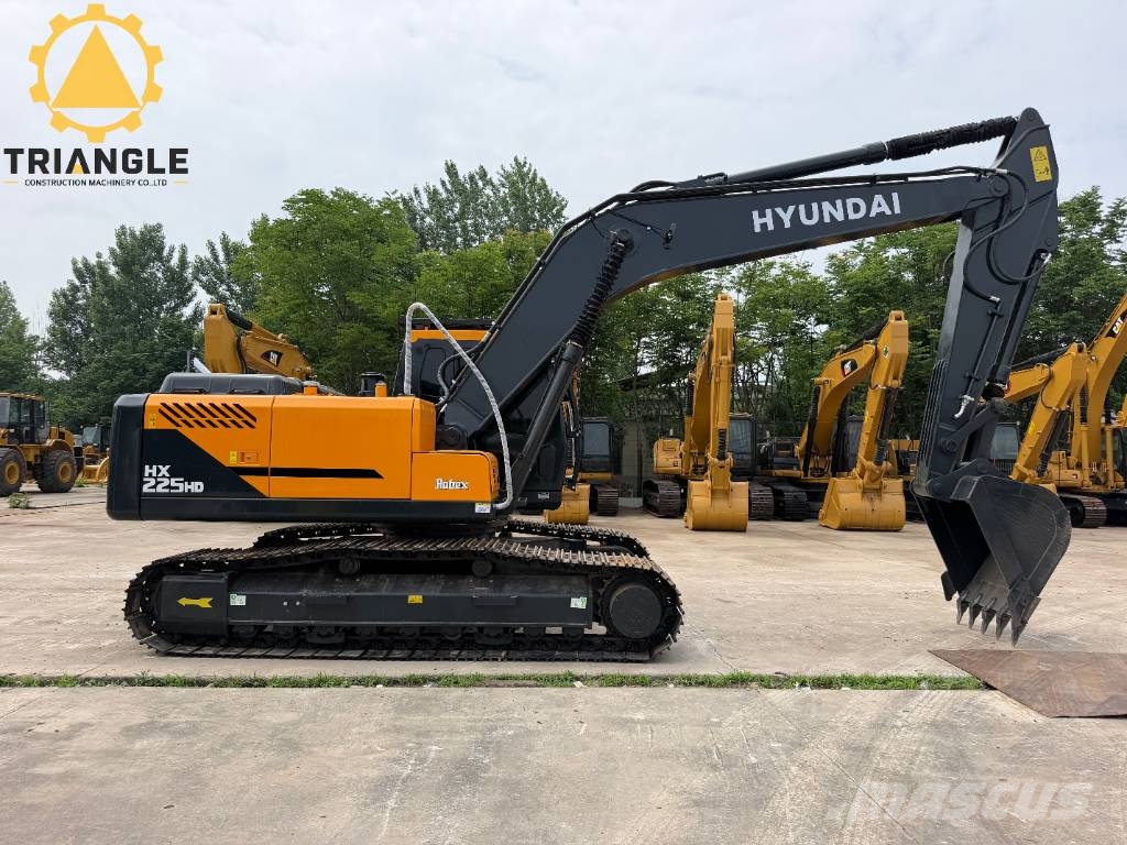 Hyundai HX 225 HD 履带挖掘机
