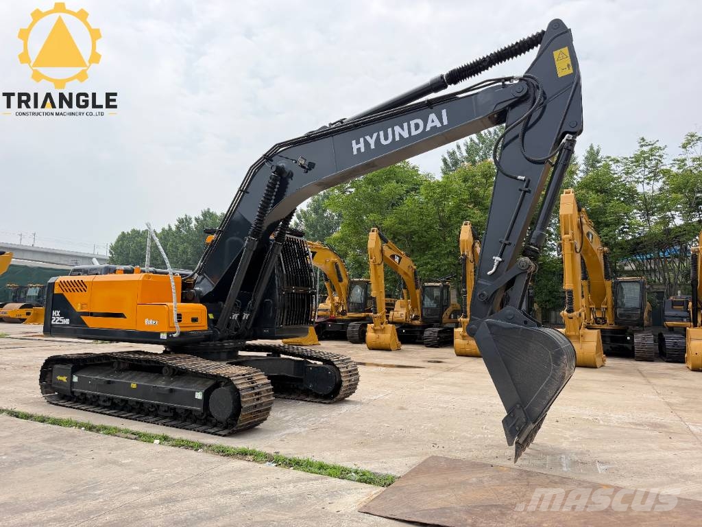 Hyundai HX 225 HD 履带挖掘机