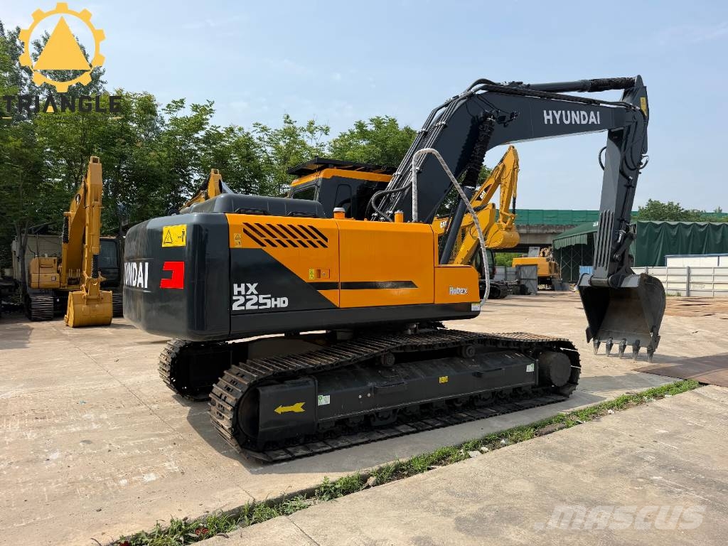 Hyundai HX 225 HD 履带挖掘机