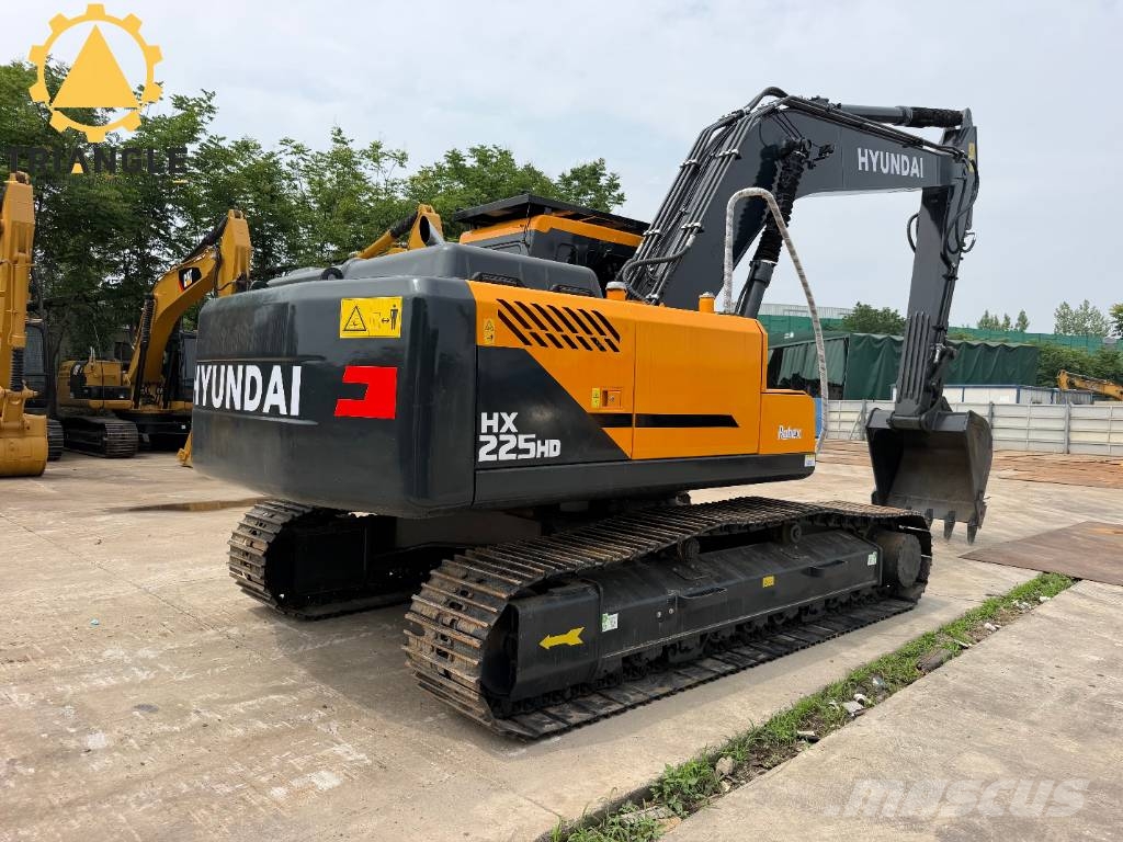 Hyundai HX 225 HD 履带挖掘机