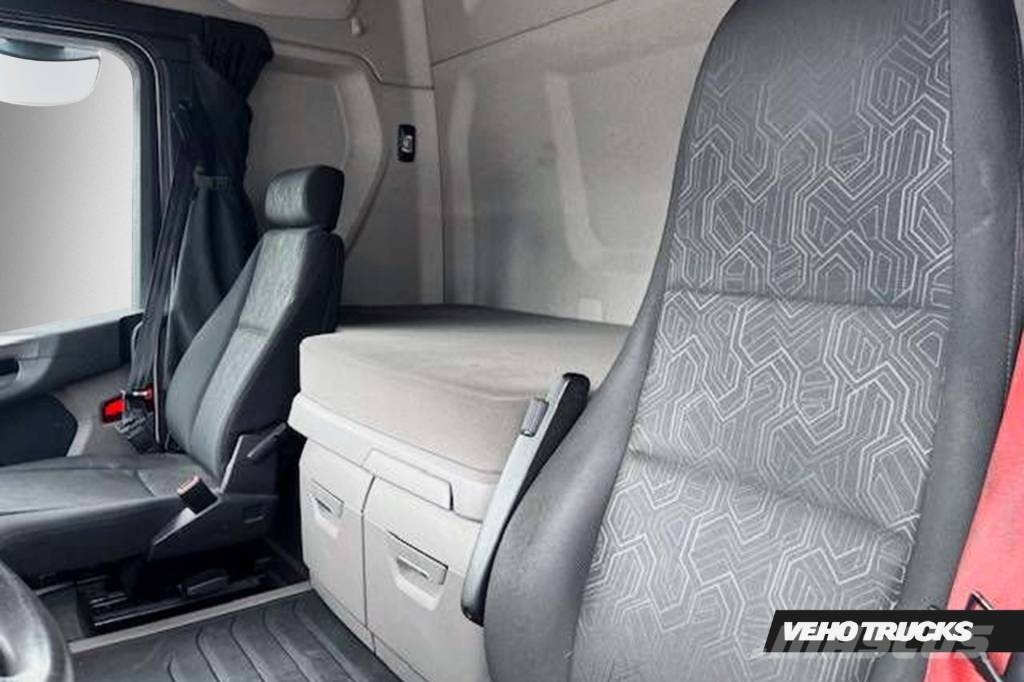 Scania R450B6X2*4NB ボックスボディー、ウイング、箱車
