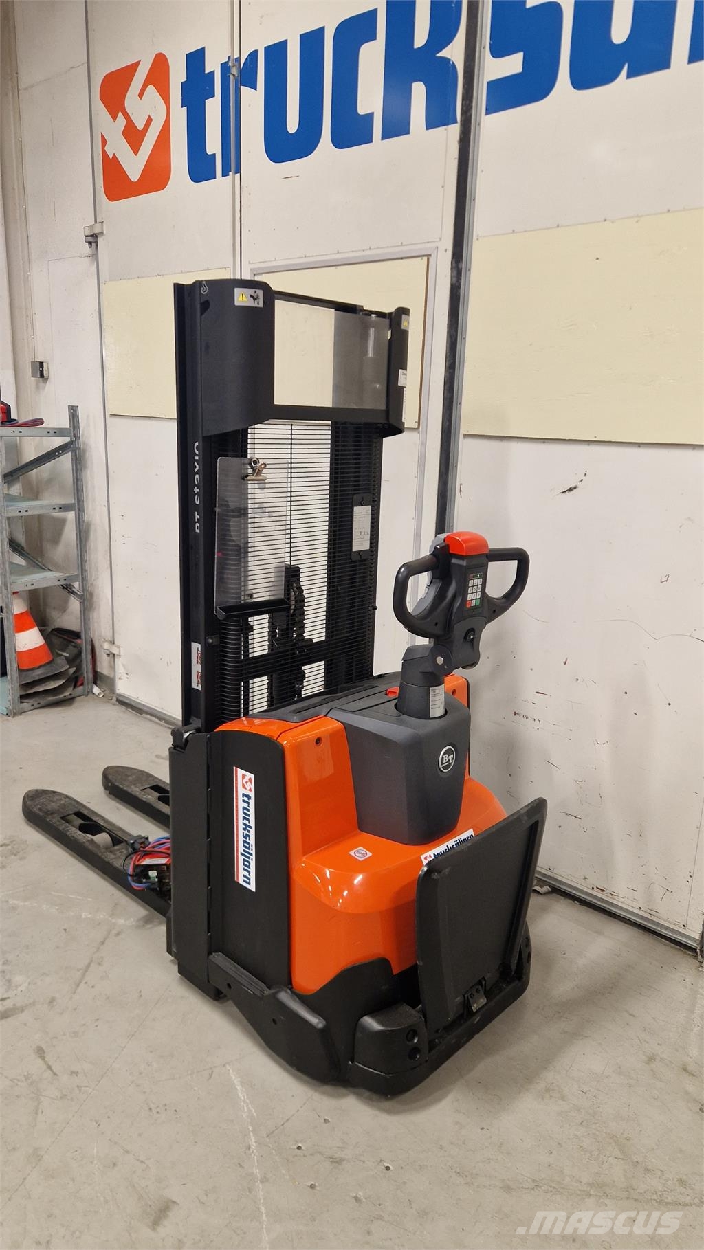 Toyota SWE120 Stand-in stackers