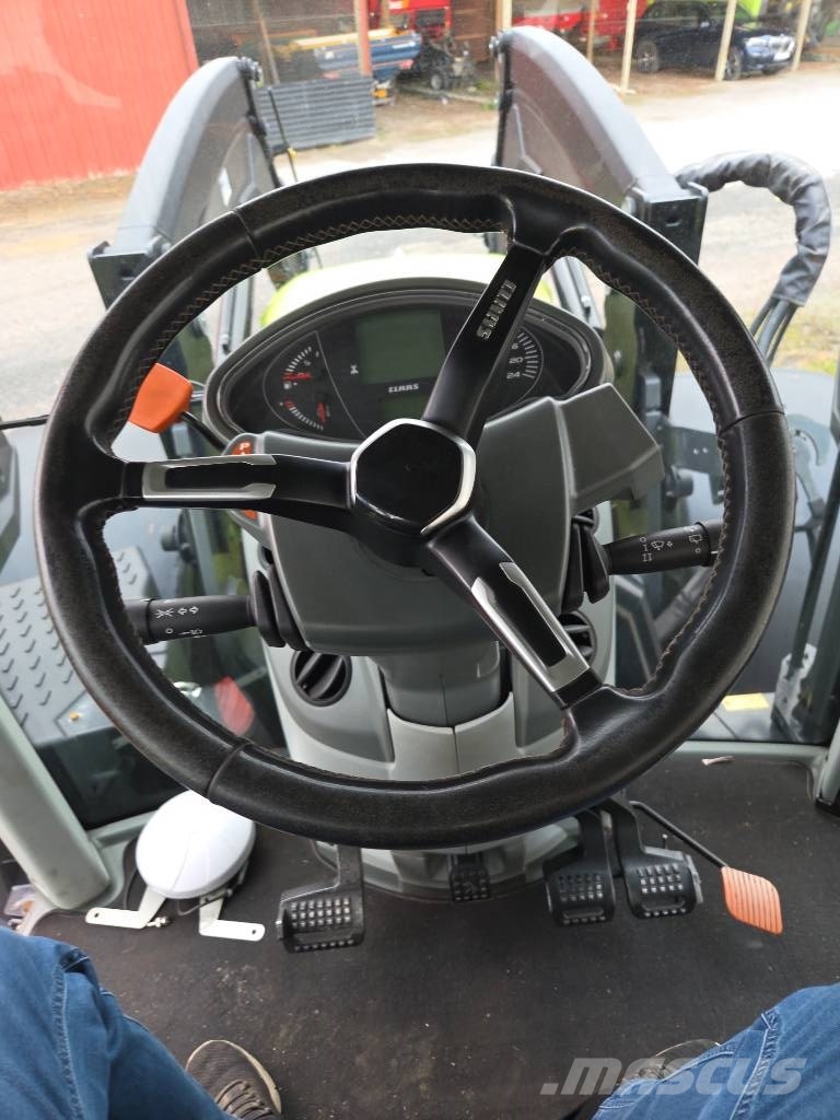 CLAAS Arion 660 CMATIC الجرارات