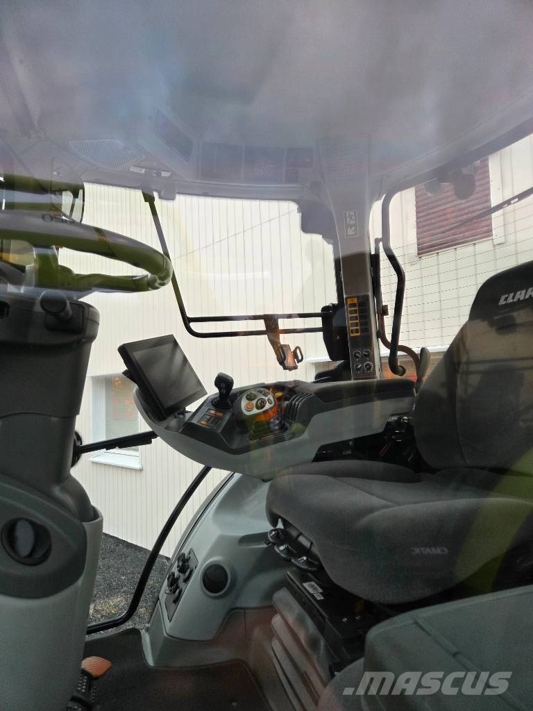 CLAAS Arion 660 CMATIC الجرارات