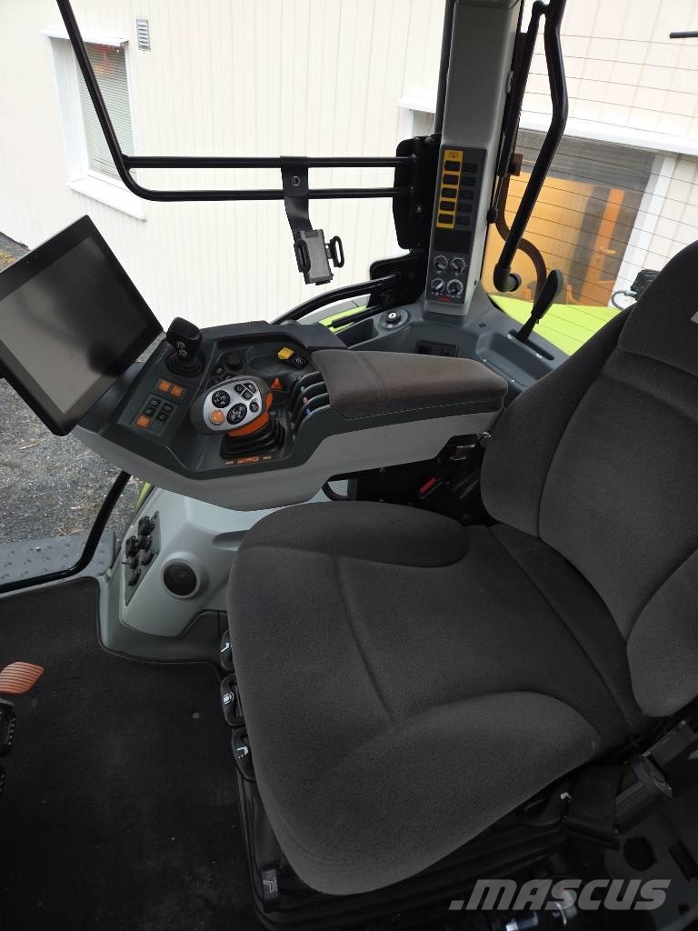 CLAAS Arion 660 CMATIC الجرارات