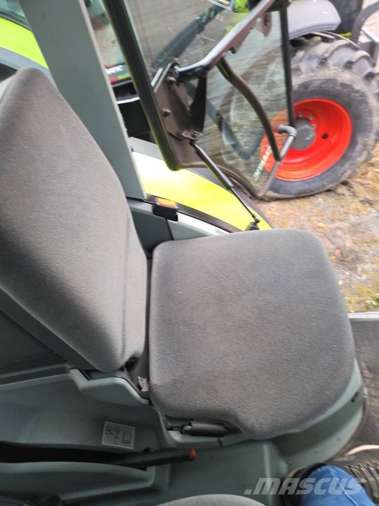 CLAAS Arion 660 CMATIC الجرارات