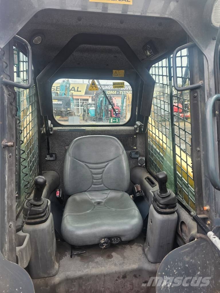 Gehl R 165 لوادر انزلاقية التوجيه