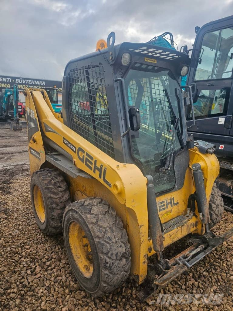 Gehl R 165 لوادر انزلاقية التوجيه