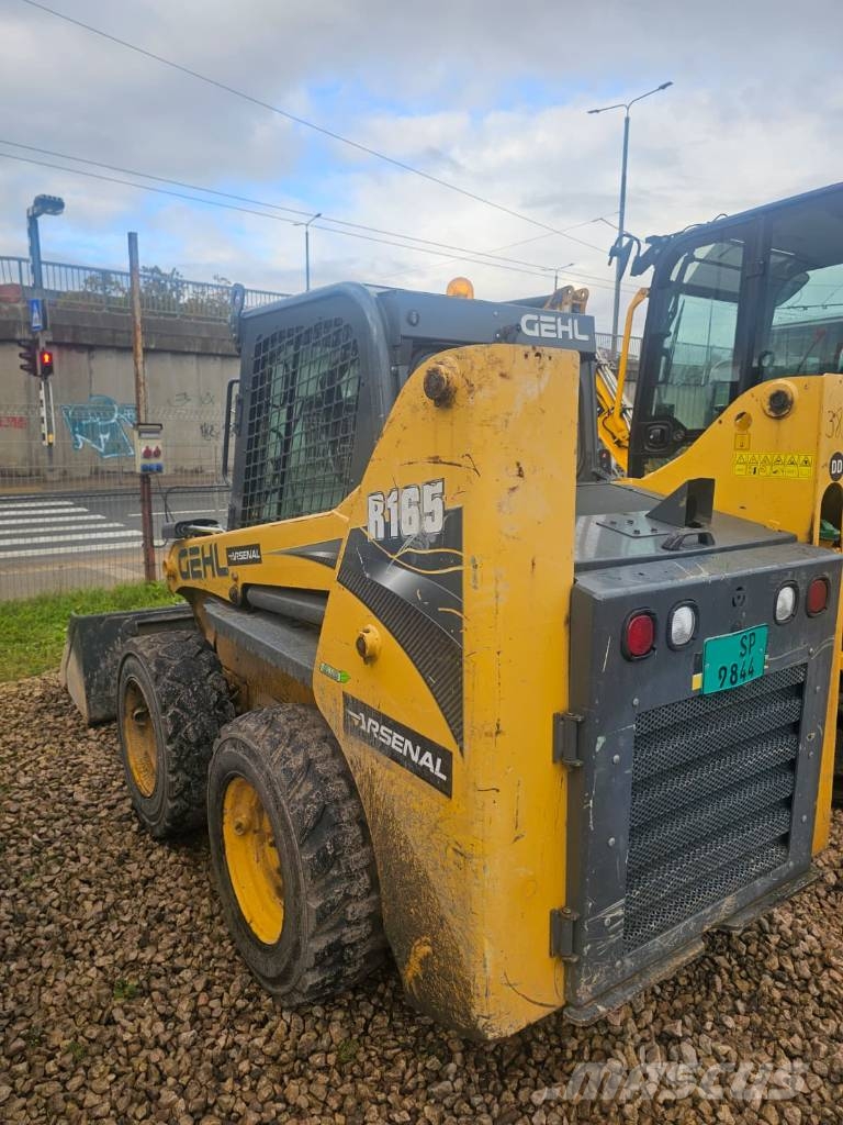 Gehl R 165 لوادر انزلاقية التوجيه