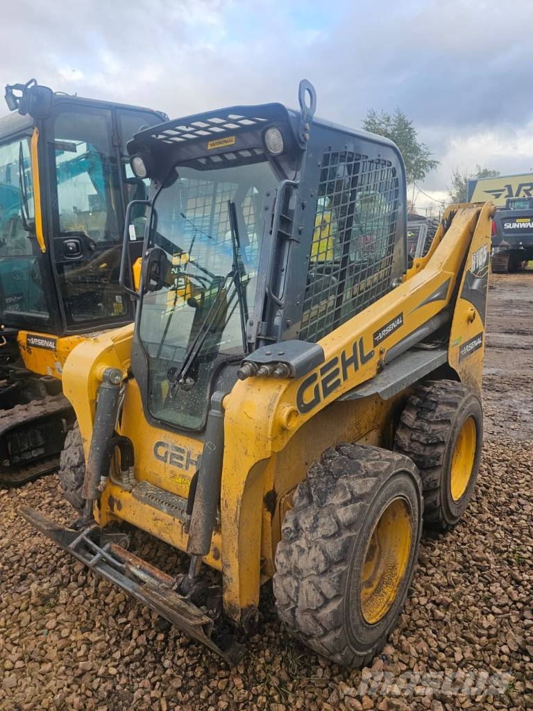 Gehl R 165 لوادر انزلاقية التوجيه