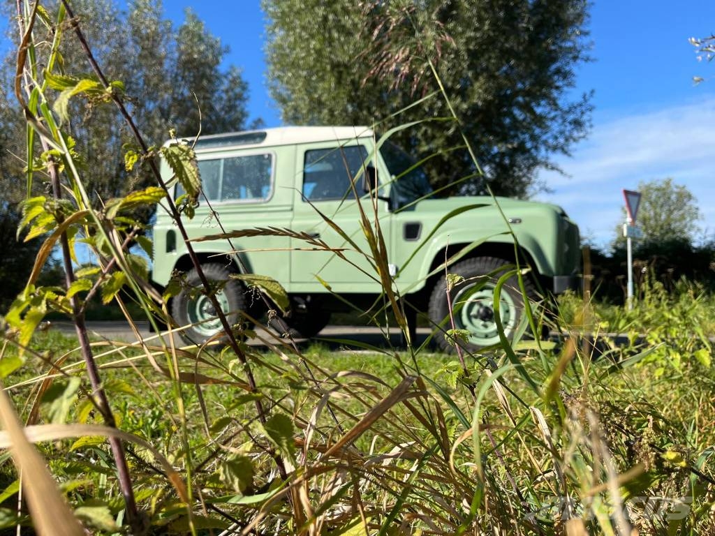 Land Rover Defender Heritage HUE only 1000 km with CoC Carros