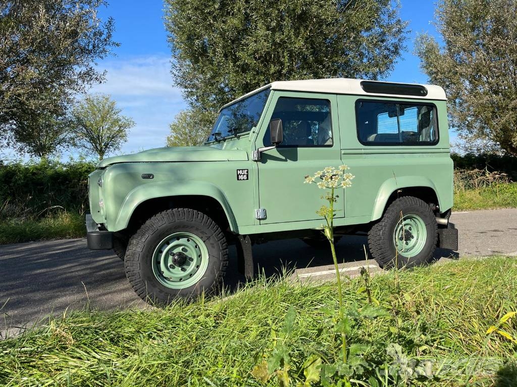 Land Rover Defender Heritage HUE only 1000 km with CoC Carros