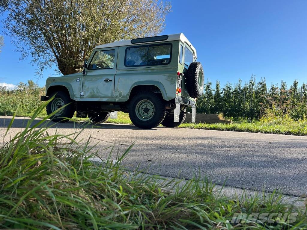 Land Rover Defender Heritage HUE only 1000 km with CoC Carros