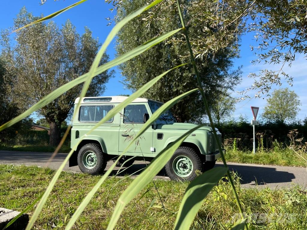 Land Rover Defender Heritage HUE only 1000 km with CoC Carros