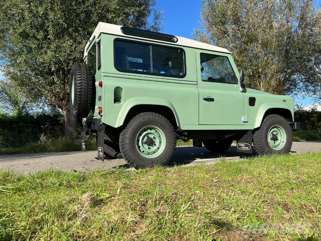 Land Rover Defender Heritage HUE only 1000 km with CoC Carros