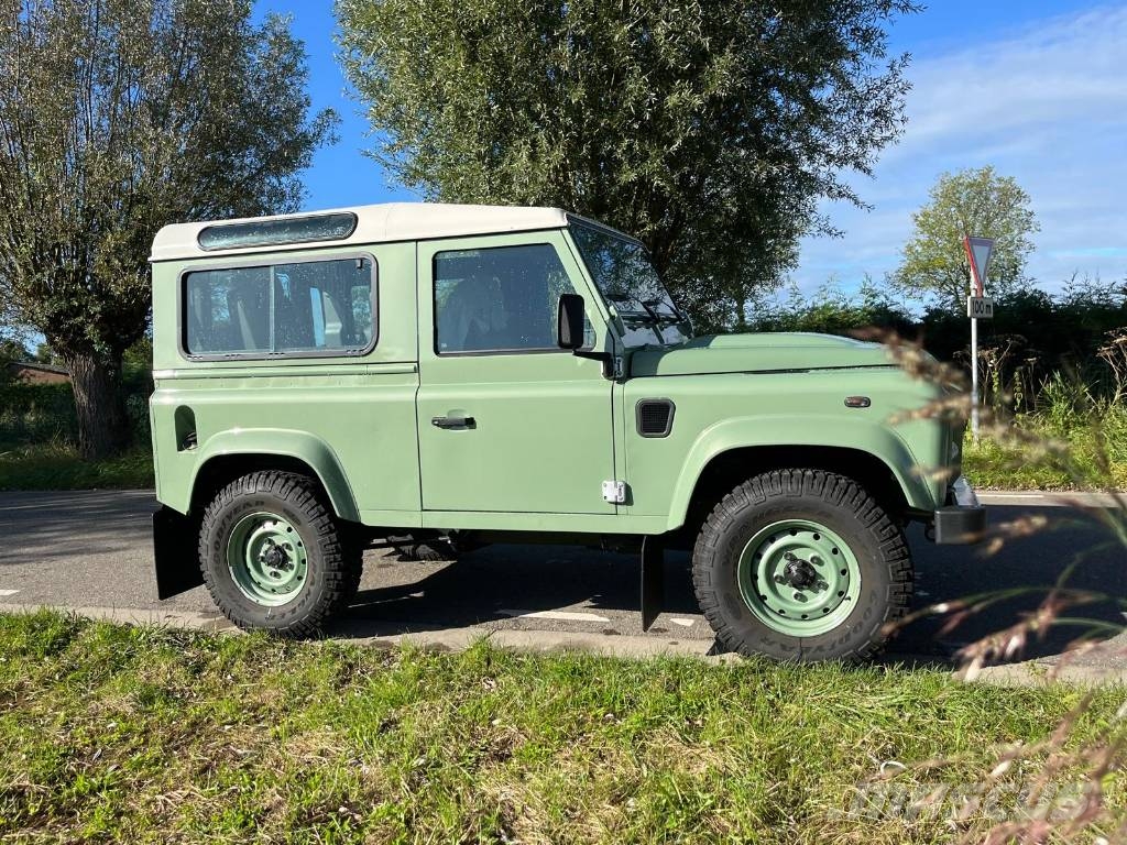 Land Rover Defender Heritage HUE only 1000 km with CoC Carros