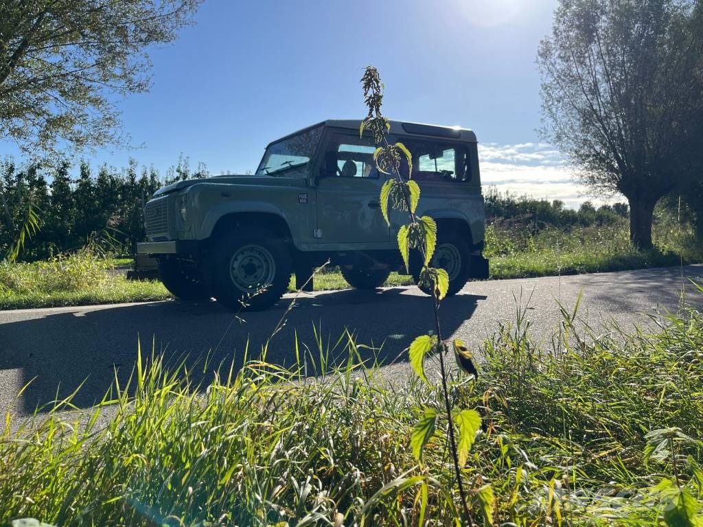 Land Rover Defender Heritage HUE only 1000 km with CoC Carros