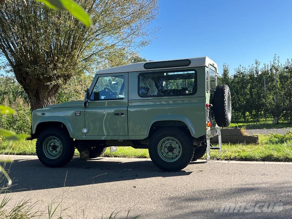 Land Rover Defender Heritage HUE only 1000 km with CoC Carros