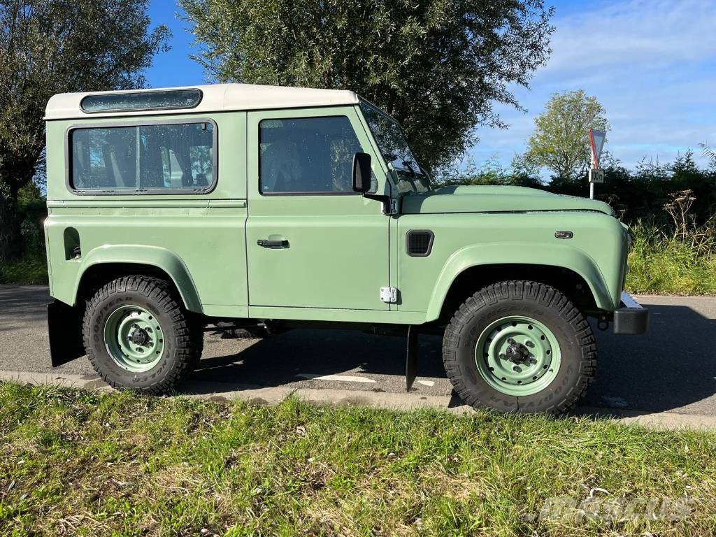 Land Rover Defender Heritage HUE only 1000 km with CoC Carros