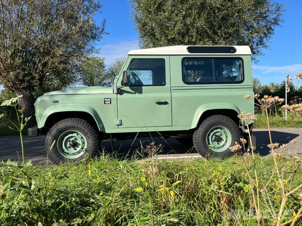 Land Rover Defender Heritage HUE only 1000 km with CoC Carros