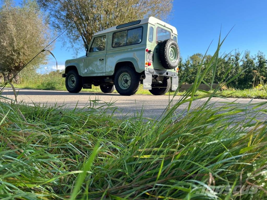 Land Rover Defender Heritage HUE only 1000 km with CoC Carros