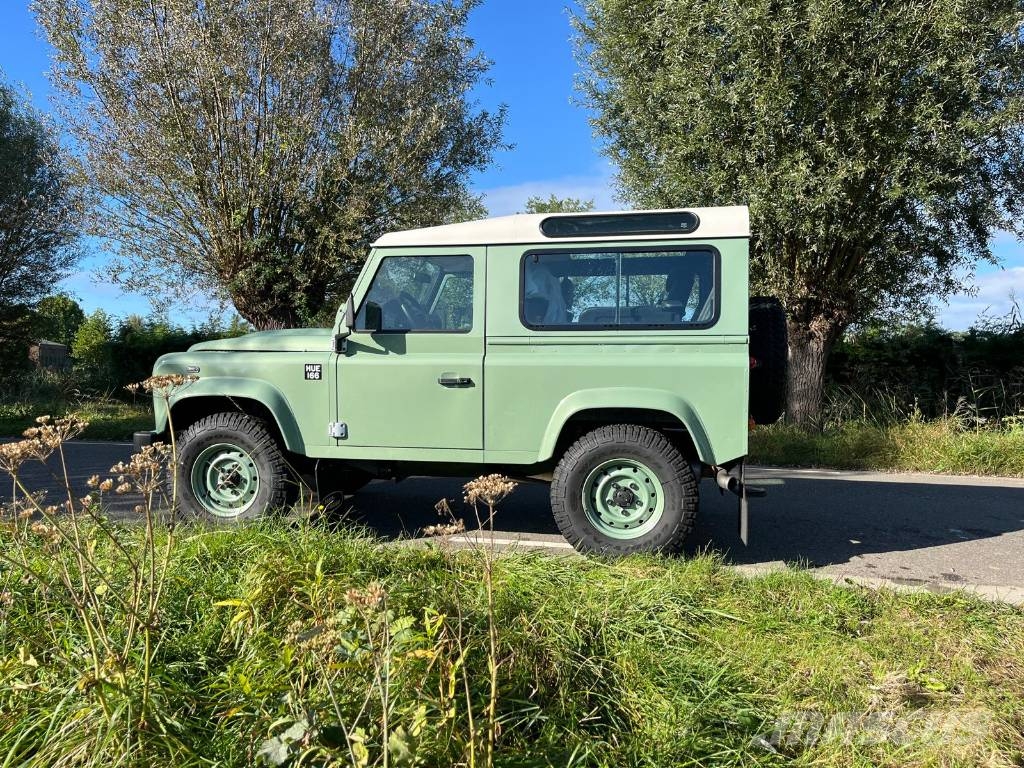 Land Rover Defender Heritage HUE only 1000 km with CoC Carros