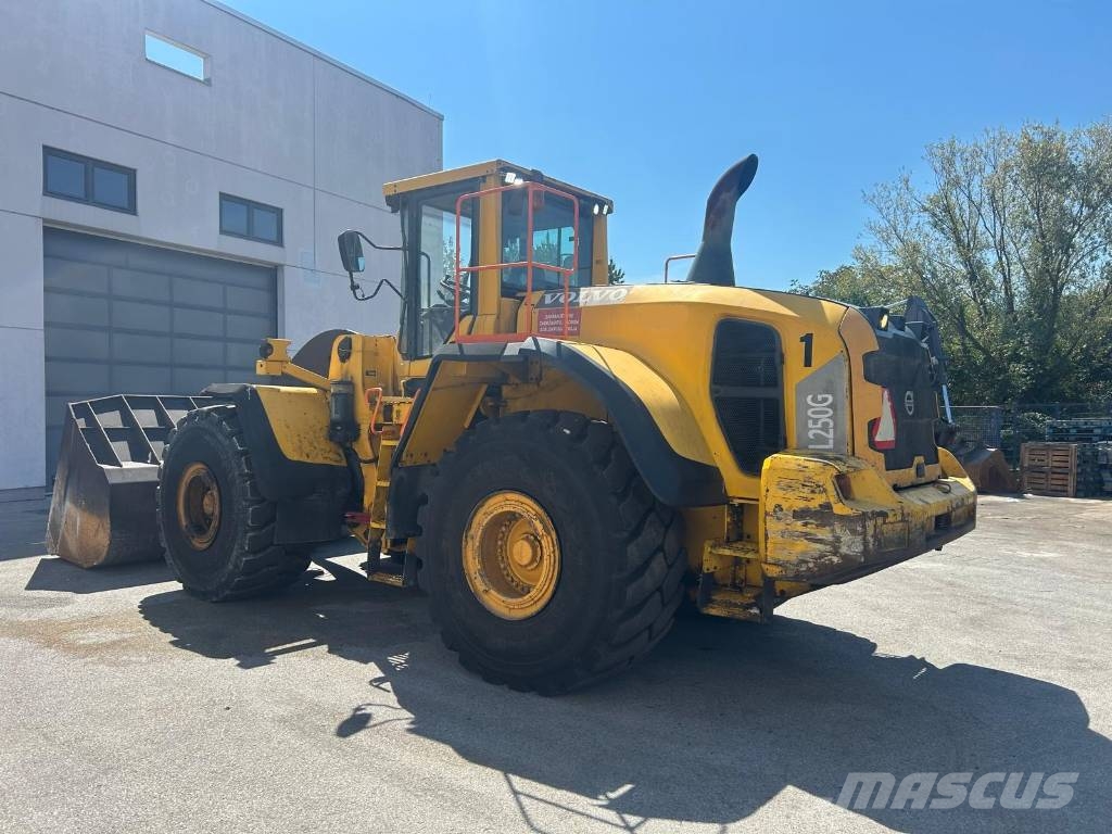 Volvo L250G Incarcator pe pneuri