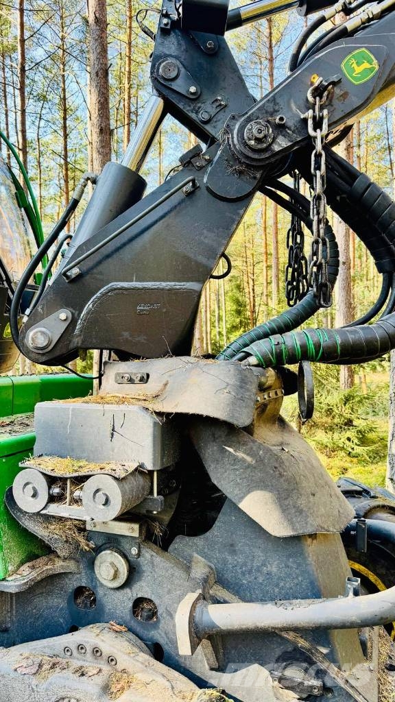 John Deere 1070 G Harvester
