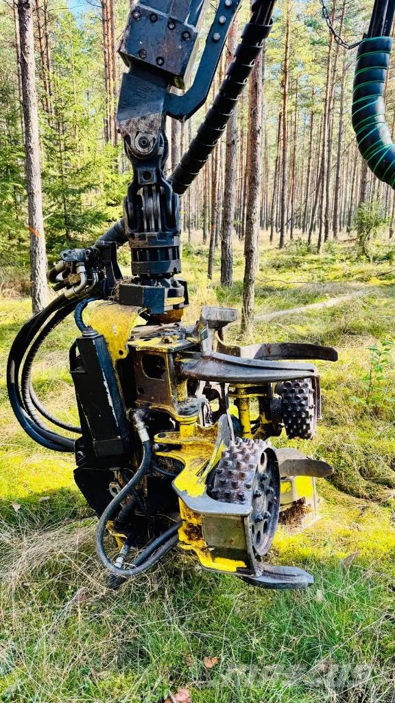 John Deere 1070 G Harvester
