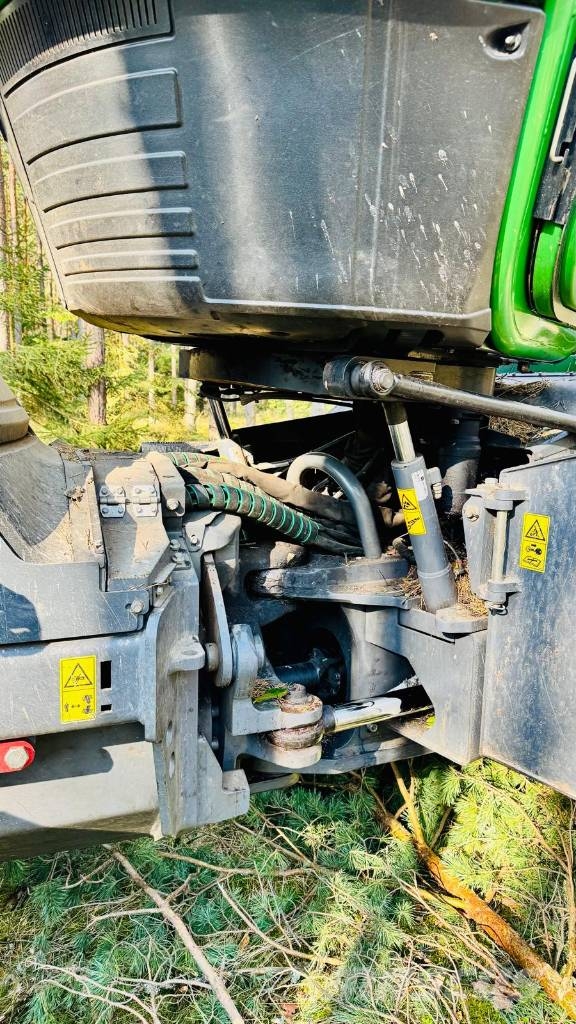 John Deere 1070 G Harvester