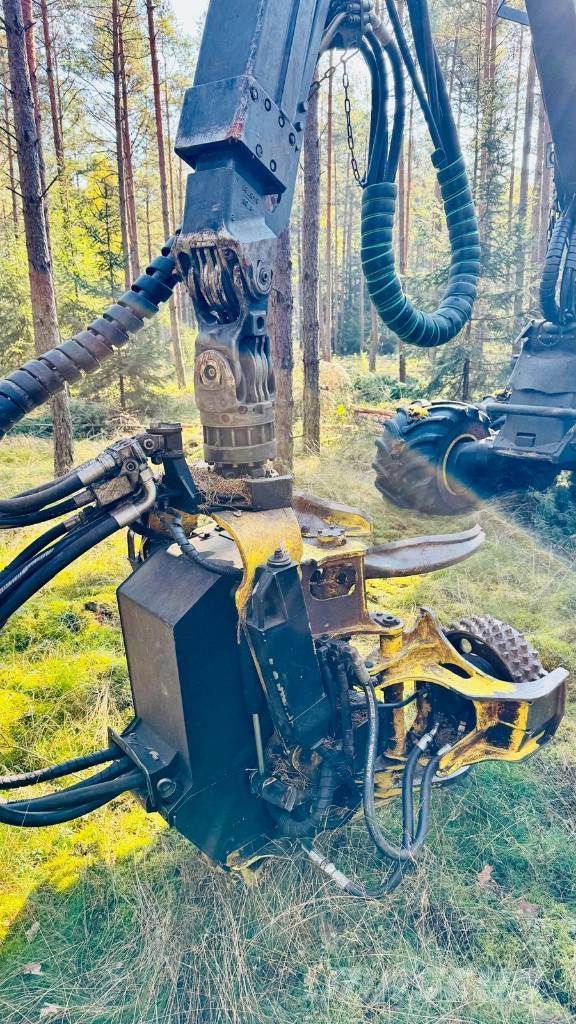 John Deere 1070 G Harvester