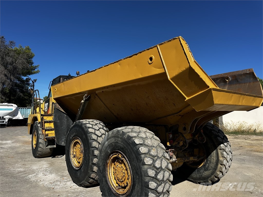 CAT 725 C ساحبات مفصلية