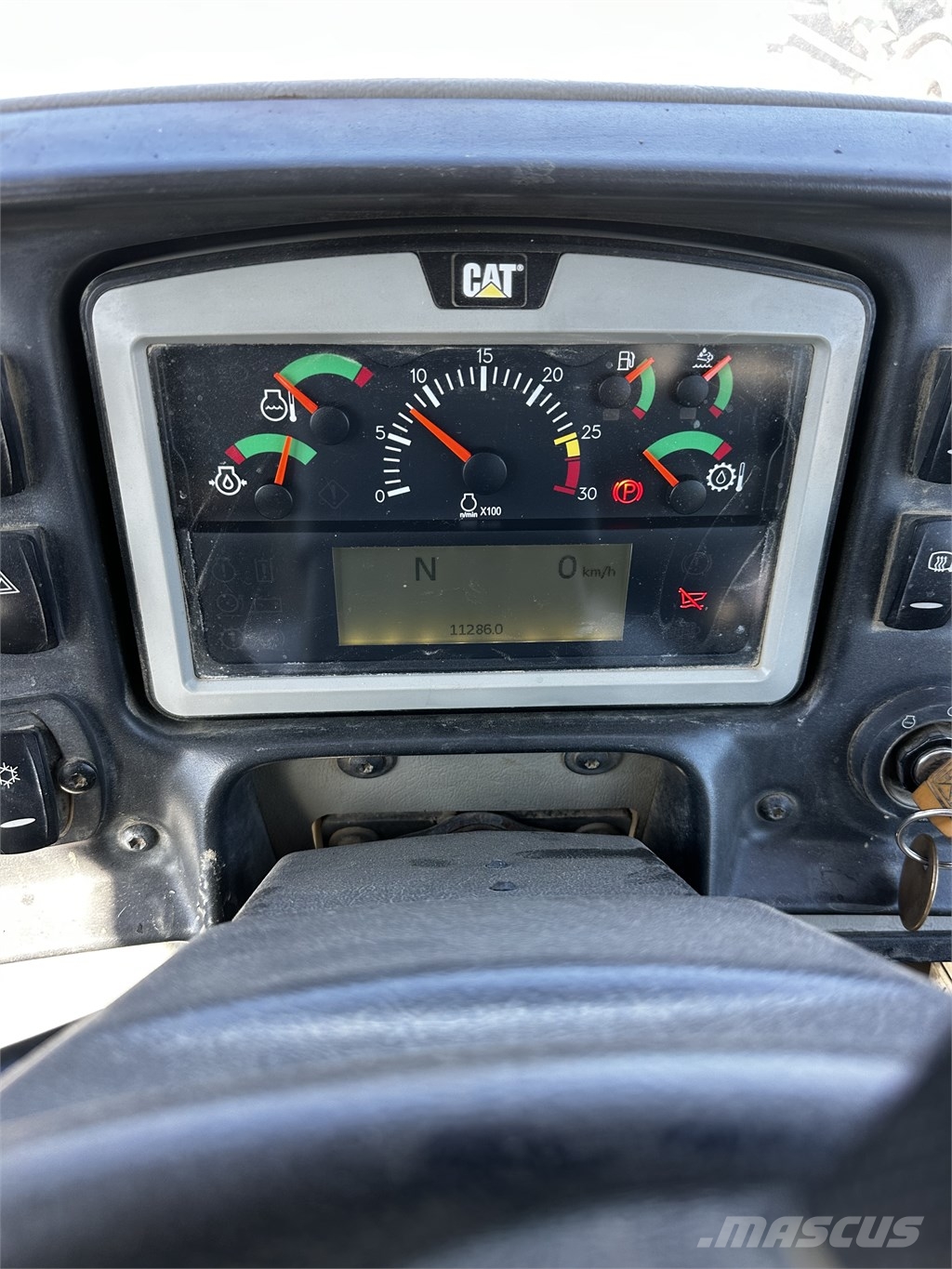 CAT 725 C ساحبات مفصلية