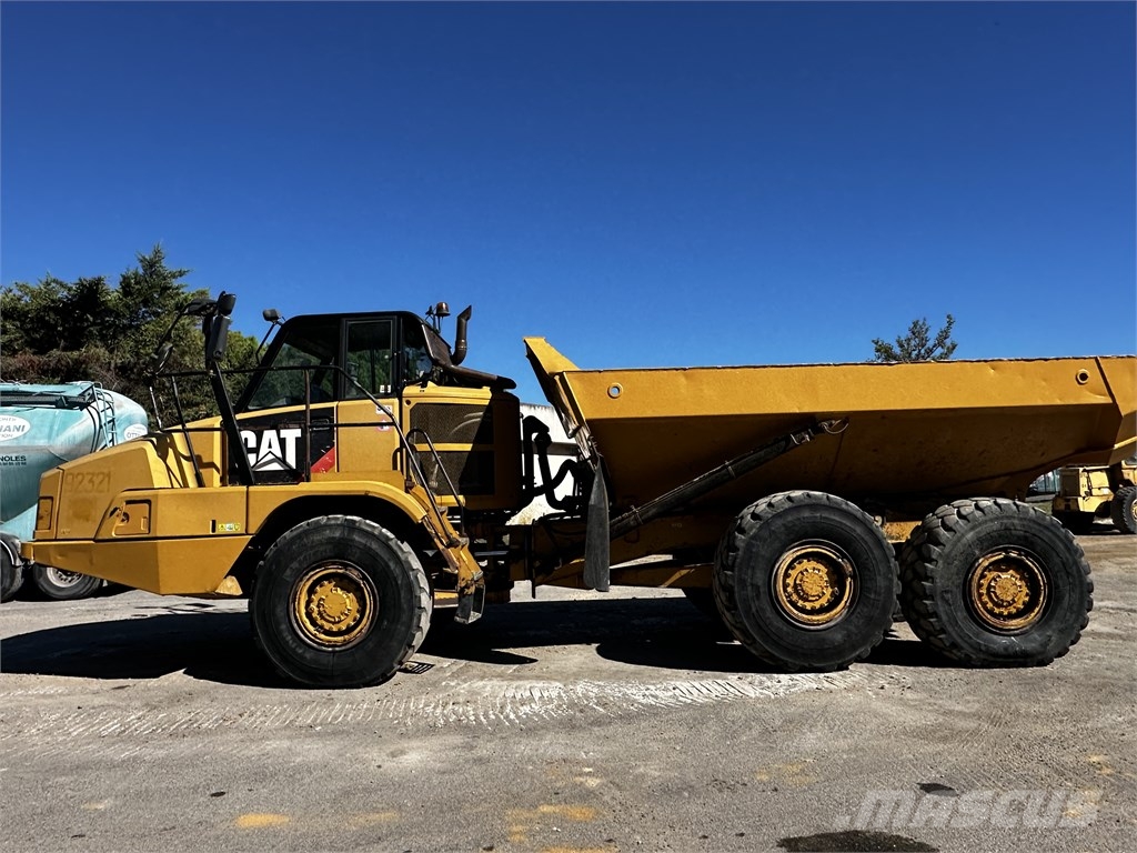 CAT 725 C ساحبات مفصلية