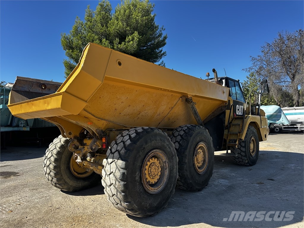 CAT 725 C ساحبات مفصلية