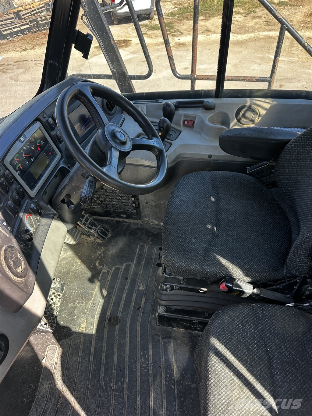 CAT 725 C ساحبات مفصلية