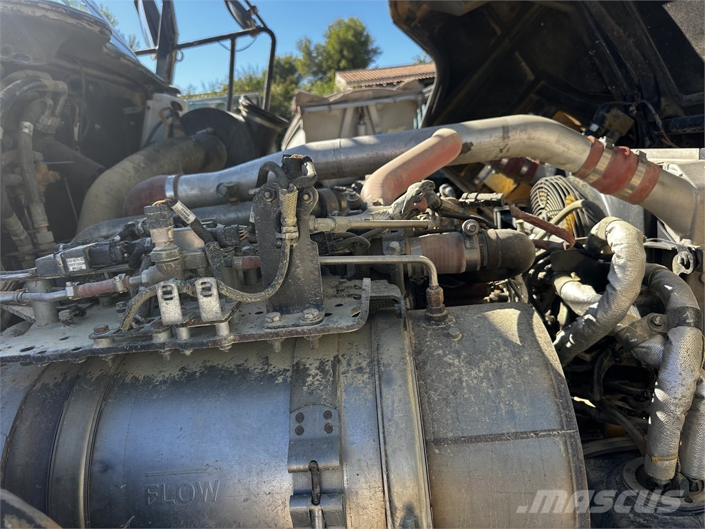 CAT 725 C ساحبات مفصلية