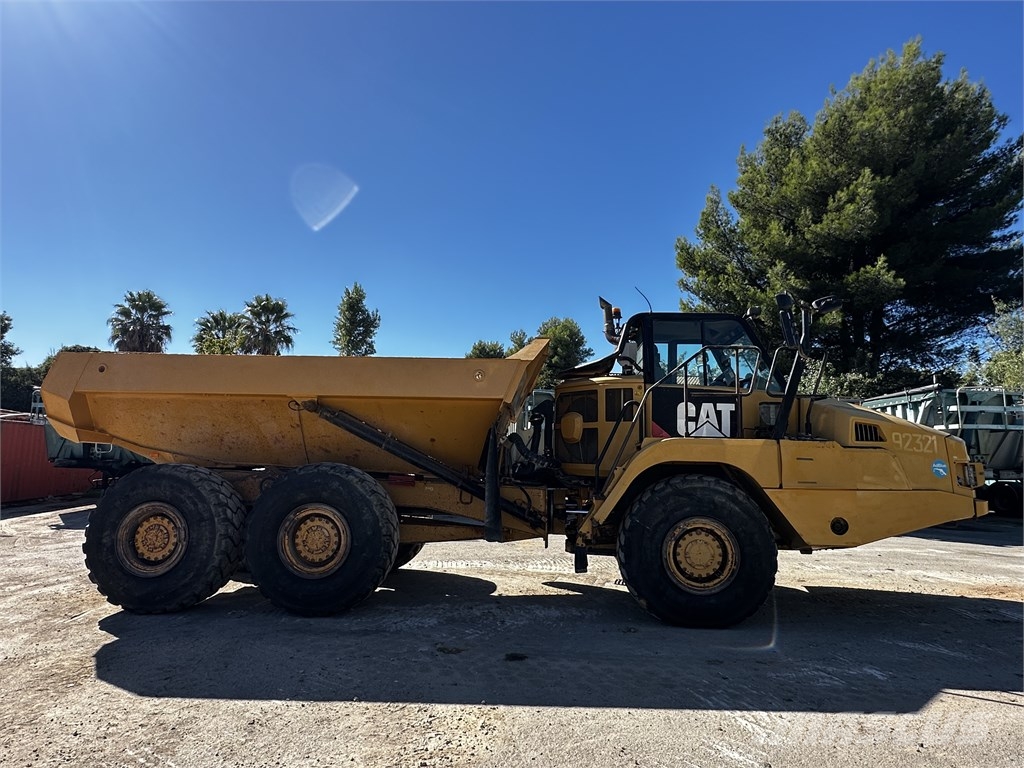 CAT 725 C ساحبات مفصلية