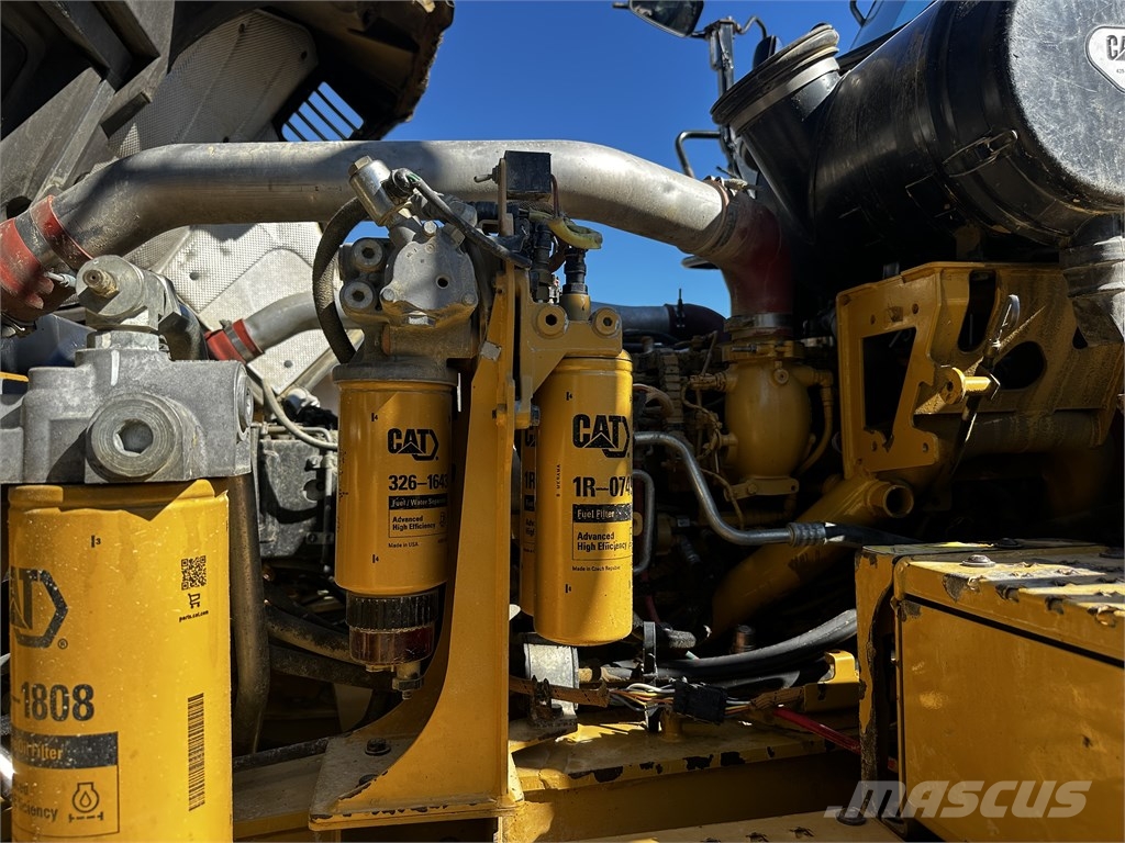 CAT 725 C ساحبات مفصلية